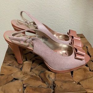 New Anne Klein light pink open toe heels size 9.5